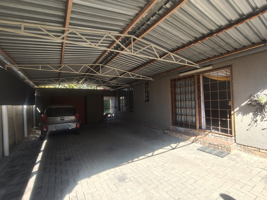 4 Bedroom Property for Sale in Oos Einde North West